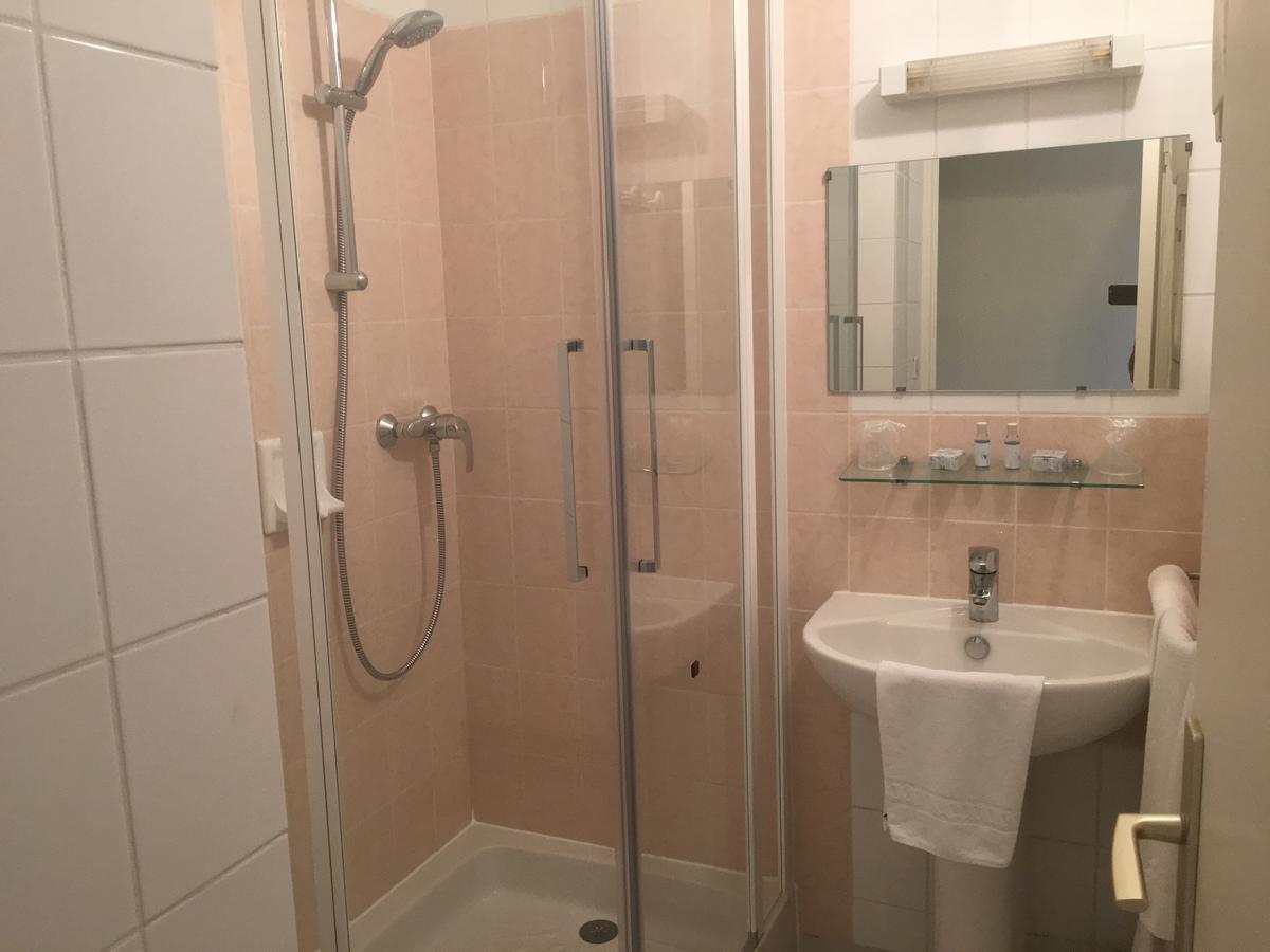 Location Chambres Hotel Joly Dun-le-Palestel Экстерьер фото